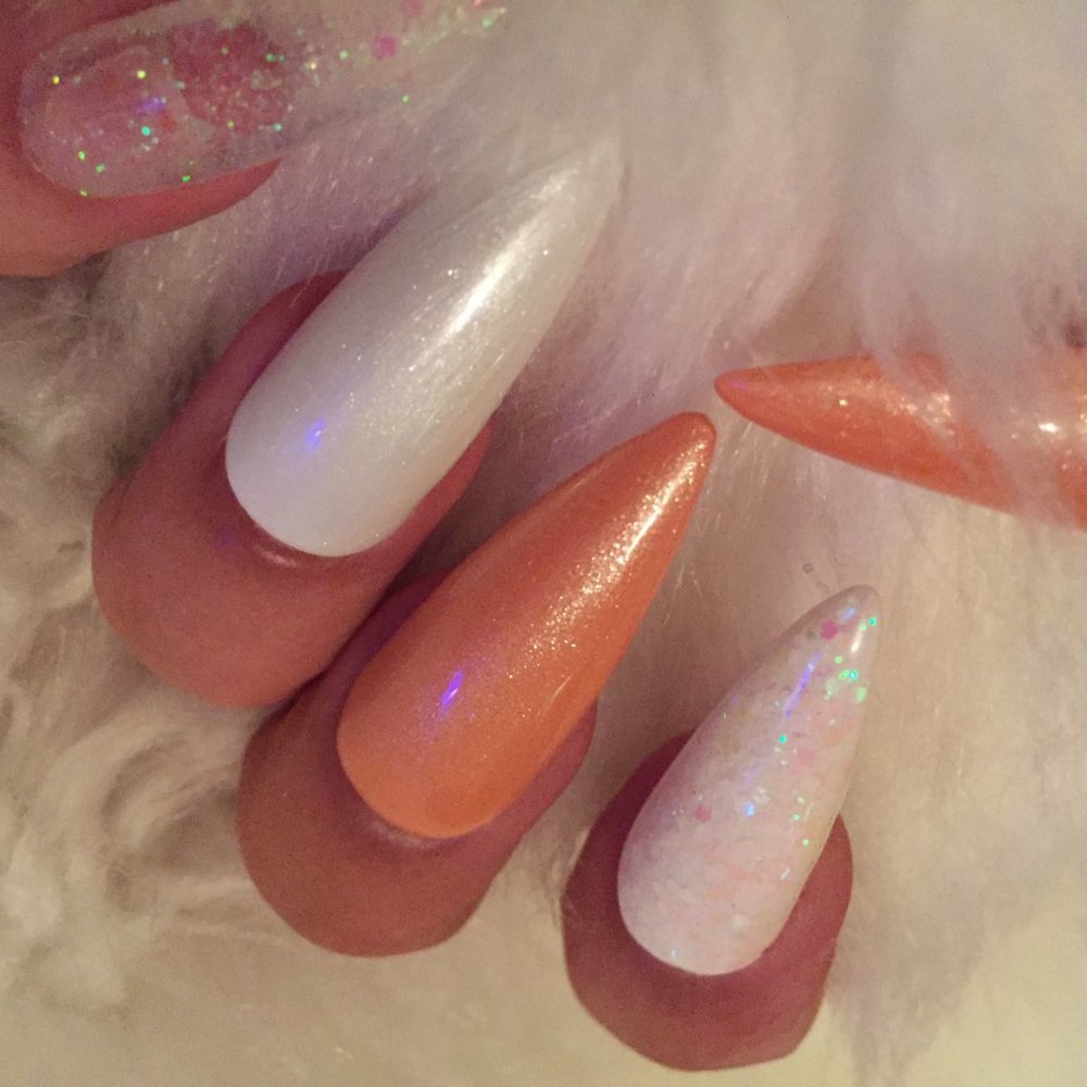 Peach and pearl white glitter press on nails